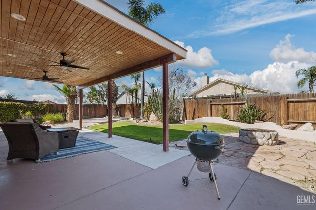 12614 Grand Teton Drive, Bakersfield, CA 93312