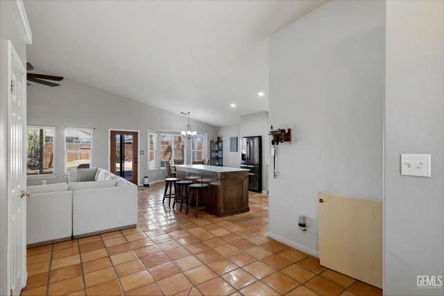 12614 Grand Teton Drive, Bakersfield, CA 93312