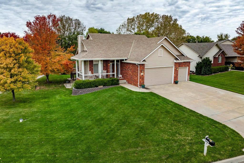 1005 Mccaskey Dr, Rose Hill, KS 67133