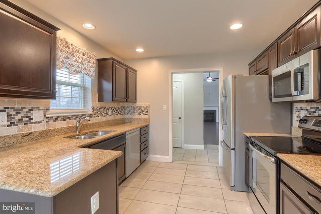 201 TIVERTON LN, Harrisburg, PA 17112