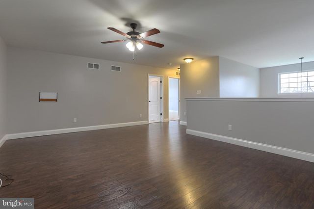 201 TIVERTON LN, Harrisburg, PA 17112