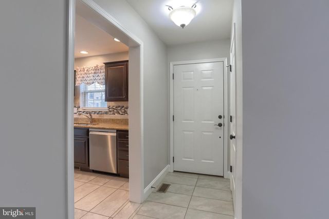 201 TIVERTON LN, Harrisburg, PA 17112