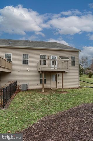 201 TIVERTON LN, Harrisburg, PA 17112