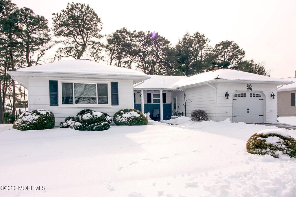 11 Exitir Street, Berkeley, NJ 08721