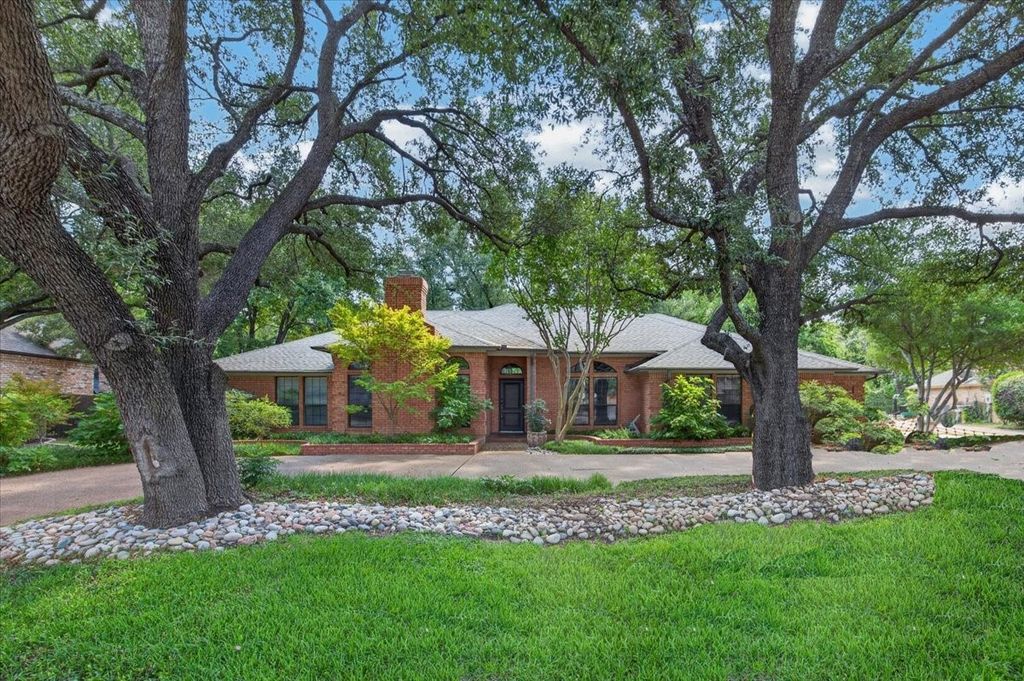 3613 Ridglea Country Club Drive, Fort Worth, TX 76116 — exterior