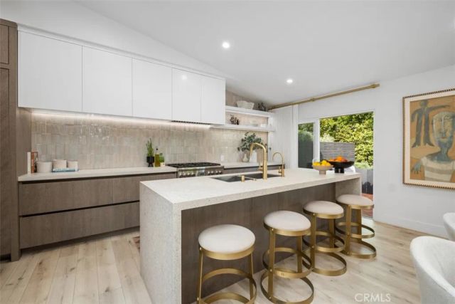 358 Vista Madera, Newport Beach, CA 92660