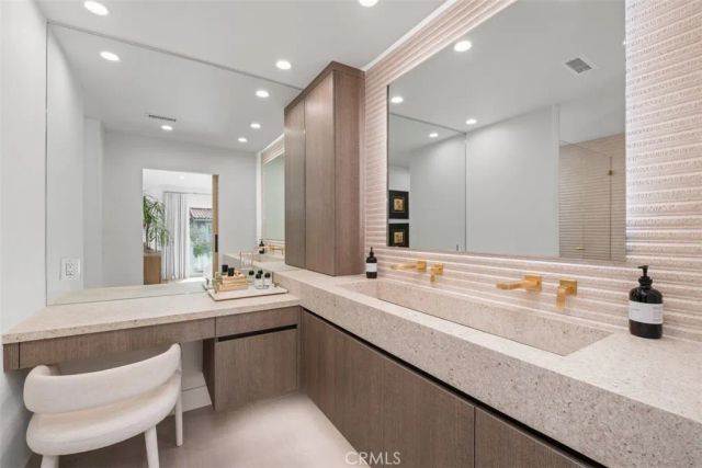 358 Vista Madera, Newport Beach, CA 92660