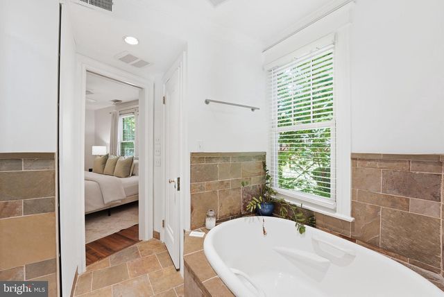 3512 30TH ST NW, Washington, DC 20008