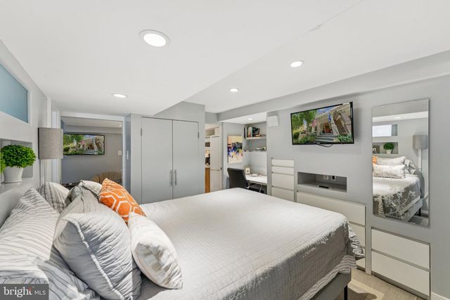 3512 30TH ST NW, Washington, DC 20008