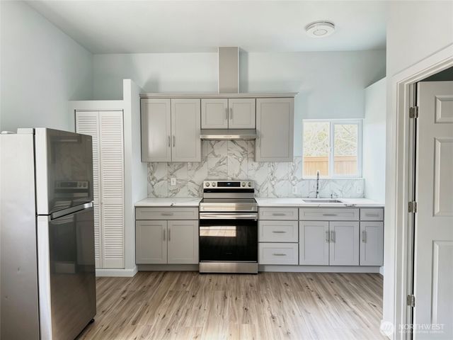 1836 NE 16th Street, Renton, WA 98056