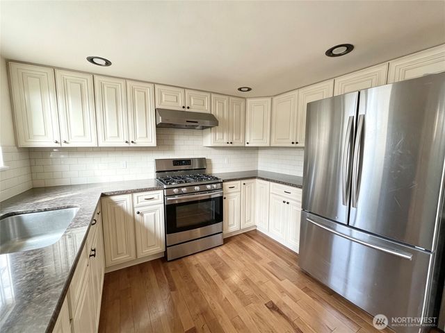 1836 NE 16th Street, Renton, WA 98056