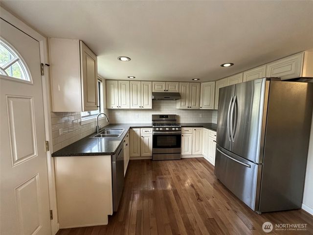 1836 NE 16th Street, Renton, WA 98056