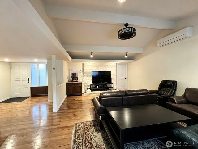 1836 NE 16th Street, Renton, WA 98056