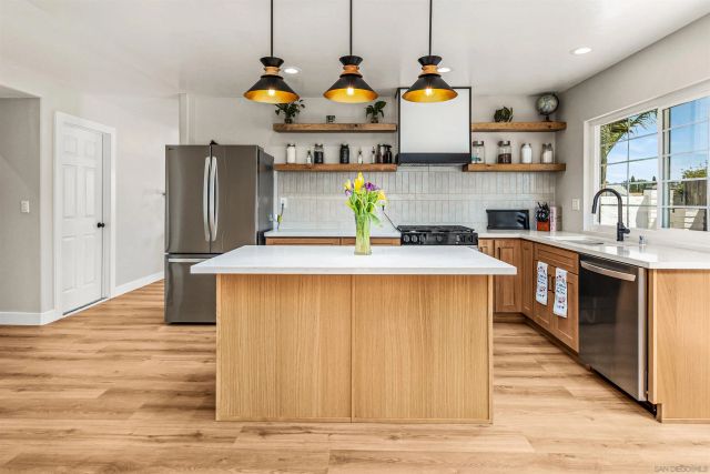 3070 Dardaina, San Diego, CA 92139