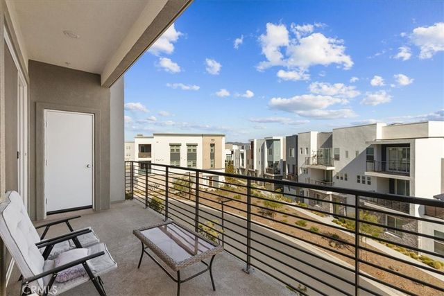 27410 Merlin Place 305, Valencia, CA 91381