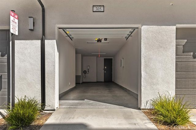 27410 Merlin Place 305, Valencia, CA 91381