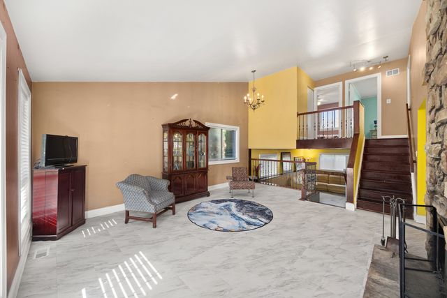 1256 Concord Drive, Elgin, IL 60120