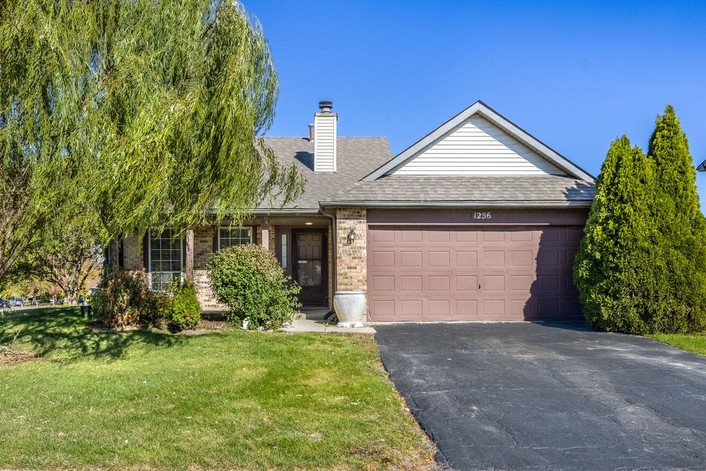 1256 Concord Drive, Elgin, IL 60120