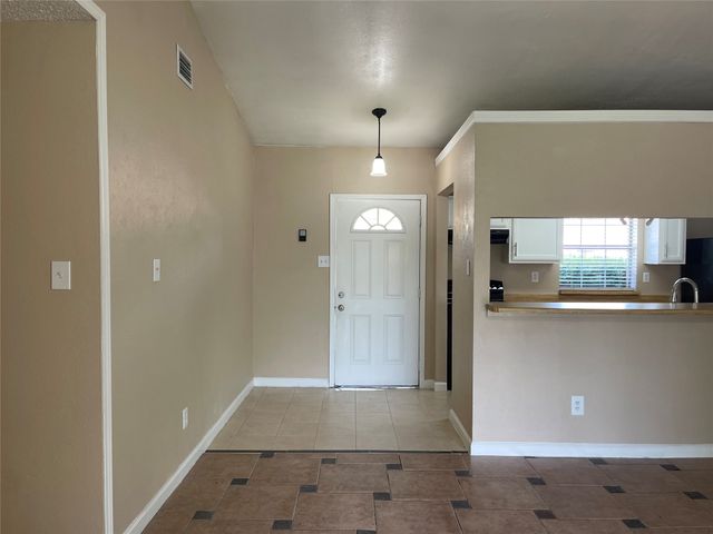 7204 Shadow Bend Drive, Fort Worth, TX 76137