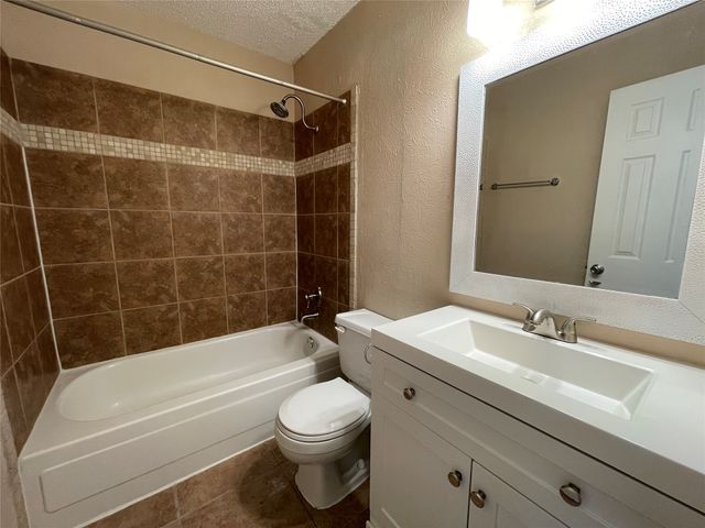 7204 Shadow Bend Drive, Fort Worth, TX 76137