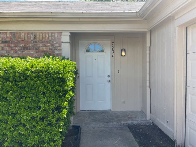 7204 Shadow Bend Drive, Fort Worth, TX 76137