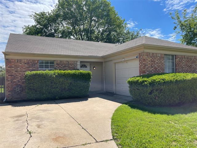 7204 Shadow Bend Drive, Fort Worth, TX 76137