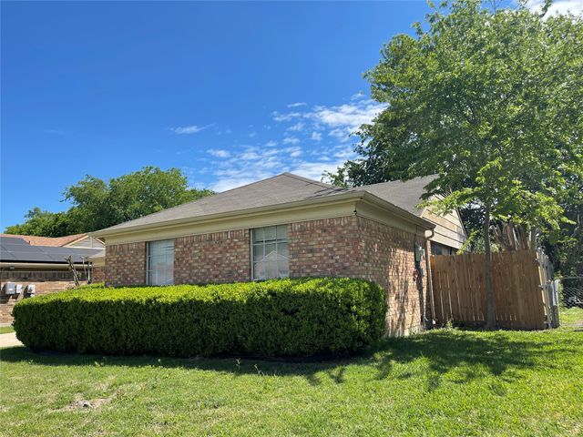 7204 Shadow Bend Drive, Fort Worth, TX 76137