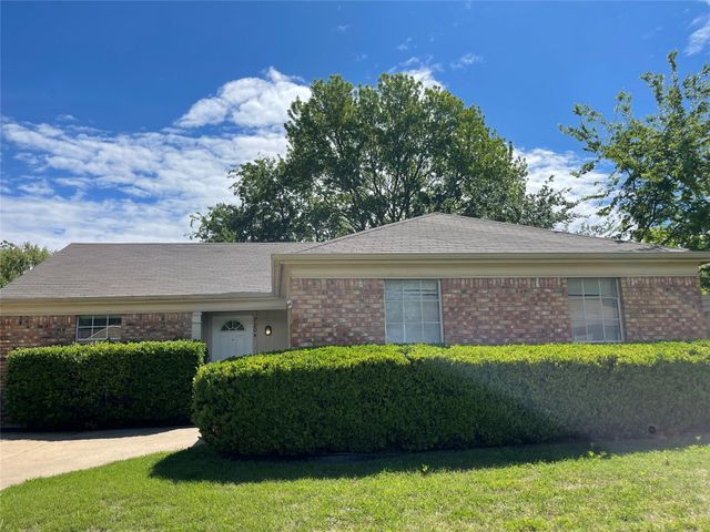 7204 Shadow Bend Drive, Fort Worth, TX 76137