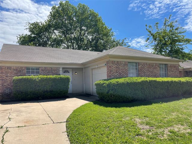 7204 Shadow Bend Drive, Fort Worth, TX 76137
