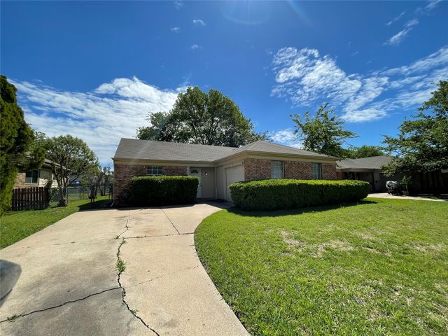 7204 Shadow Bend Drive, Fort Worth, TX 76137