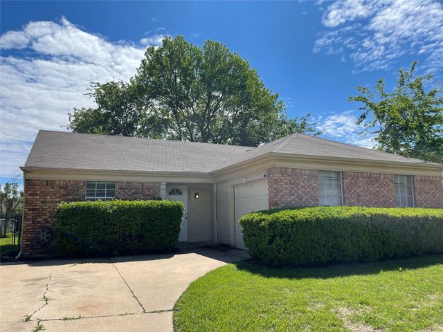 7204 Shadow Bend Drive, Fort Worth, TX 76137