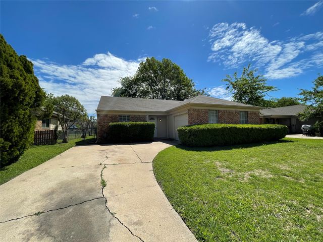 7204 Shadow Bend Drive, Fort Worth, TX 76137