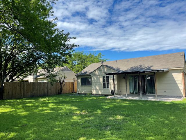 7204 Shadow Bend Drive, Fort Worth, TX 76137