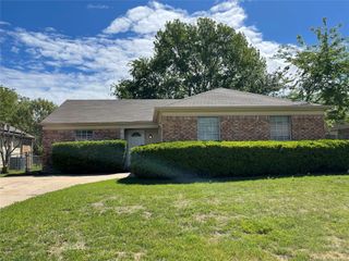 7204 Shadow Bend Drive, Fort Worth, TX 76137