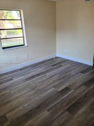 2221 W 52 ST 301, Hialeah, FL 33016