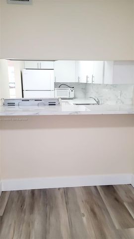 2221 W 52 ST 301, Hialeah, FL 33016