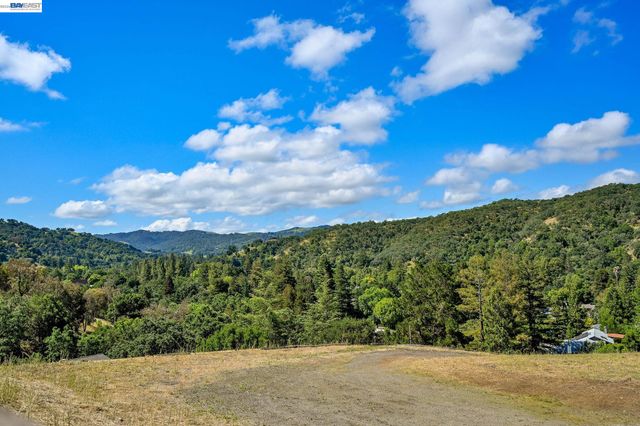 296 Laurel Knoll Dr, Martinez, CA 94553