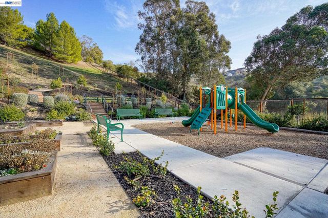 296 Laurel Knoll Dr, Martinez, CA 94553