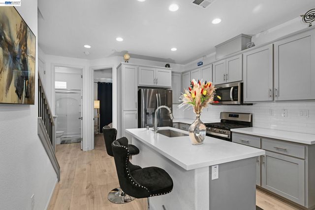 296 Laurel Knoll Dr, Martinez, CA 94553