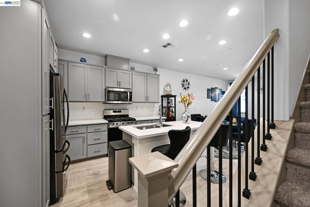 296 Laurel Knoll Dr, Martinez, CA 94553
