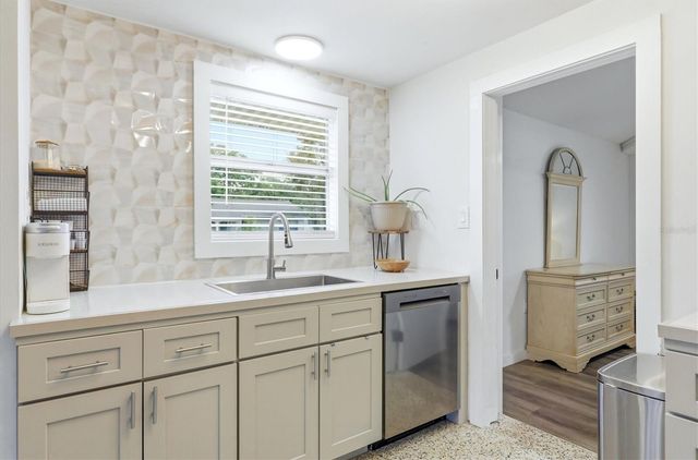 301 28TH STREET W, Bradenton, FL 34205