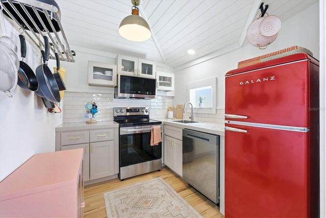 301 28TH STREET W, Bradenton, FL 34205