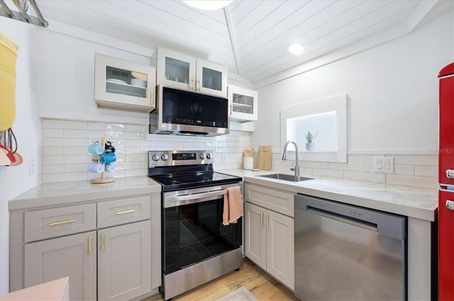 301 28TH STREET W, Bradenton, FL 34205