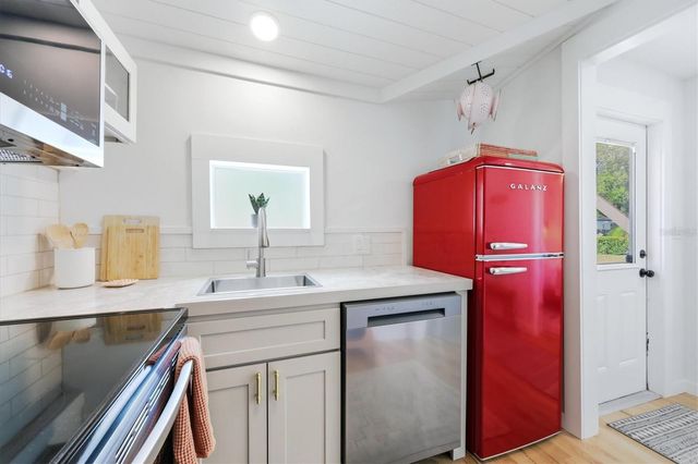 301 28TH STREET W, Bradenton, FL 34205