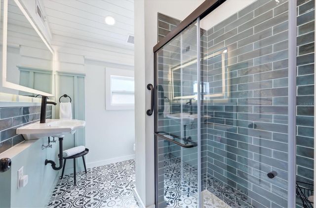 301 28TH STREET W, Bradenton, FL 34205