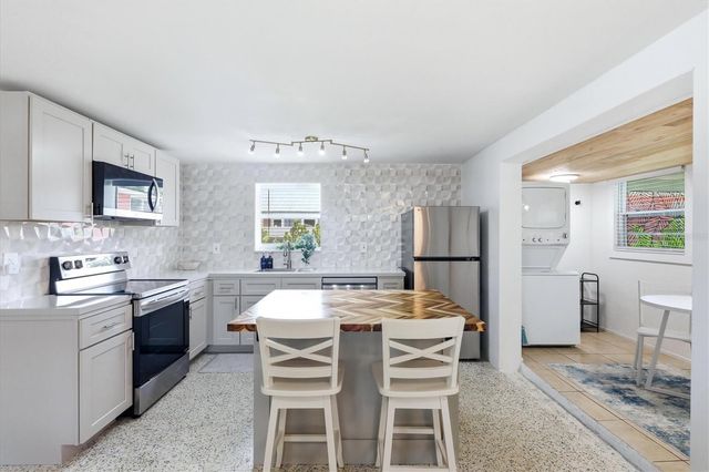 301 28TH STREET W, Bradenton, FL 34205