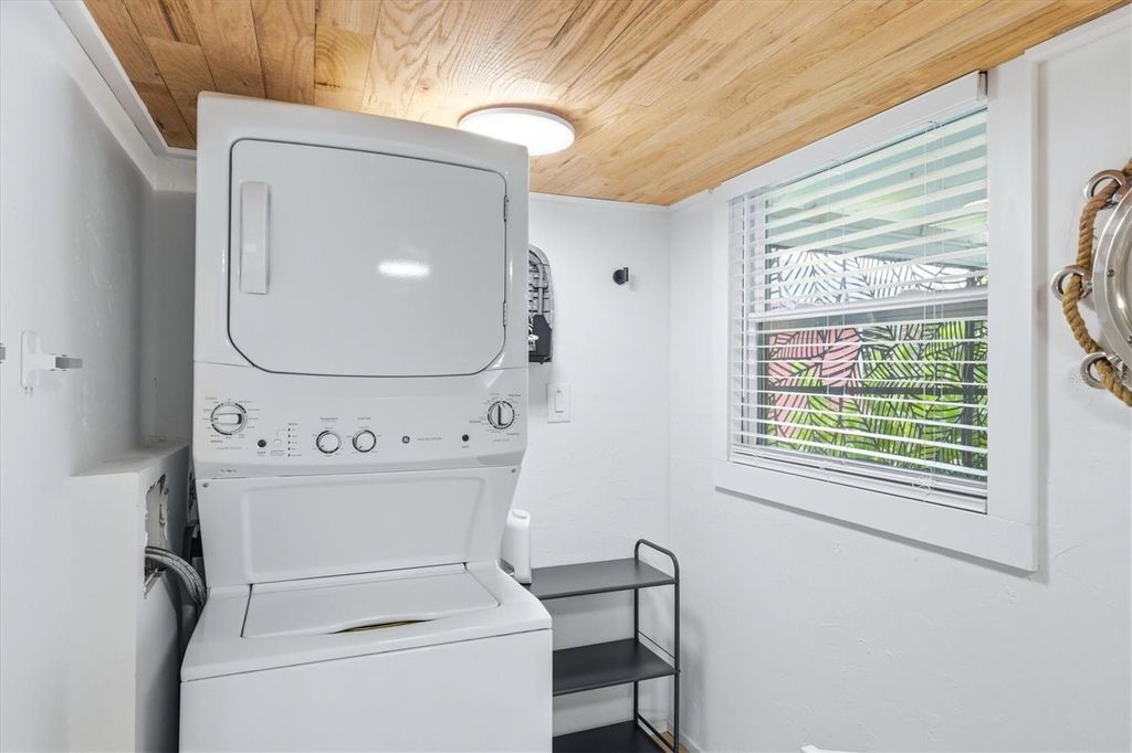 Image 16 of property listing at 301 28TH STREET W, Bradenton, FL 34205