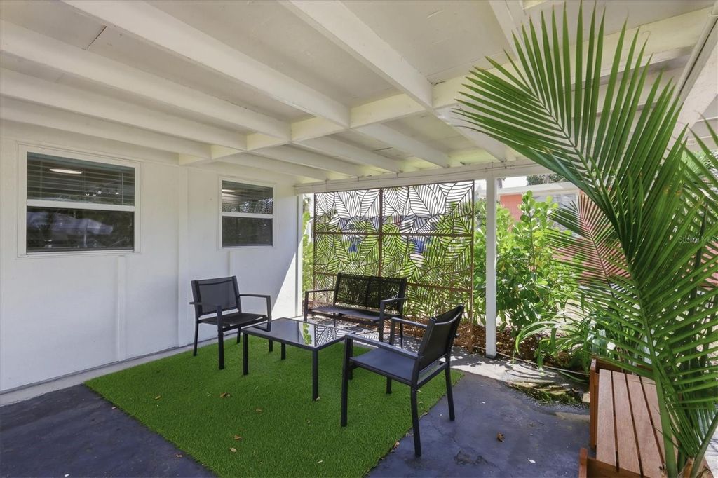 Image 17 of property listing at 301 28TH STREET W, Bradenton, FL 34205