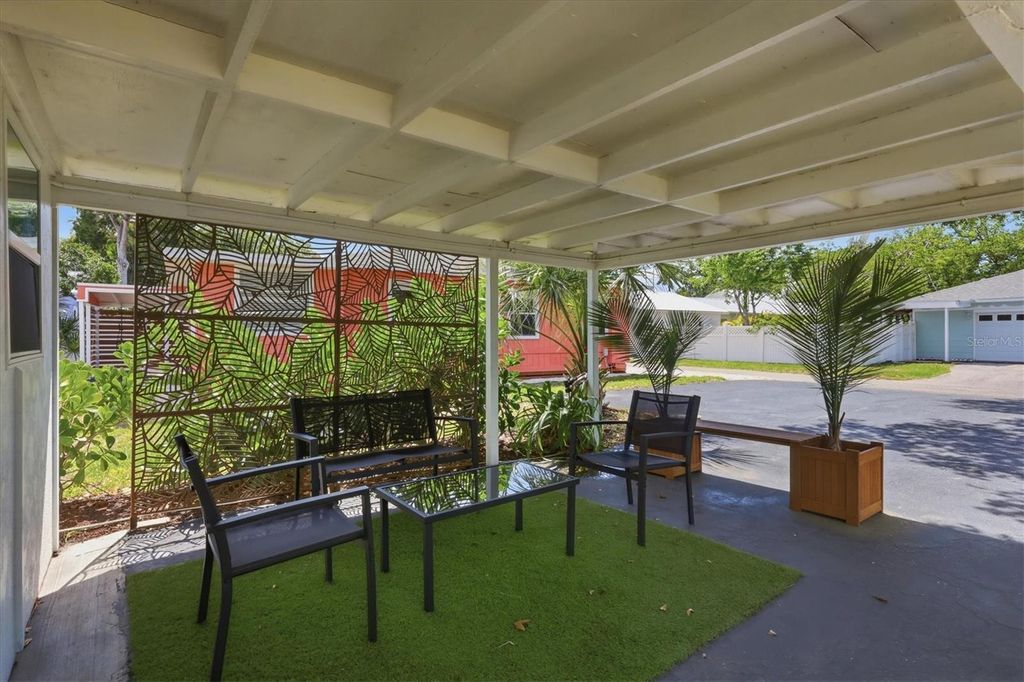 Image 18 of property listing at 301 28TH STREET W, Bradenton, FL 34205