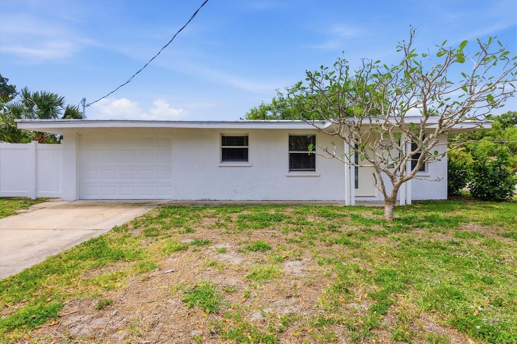Image 19 of property listing at 301 28TH STREET W, Bradenton, FL 34205